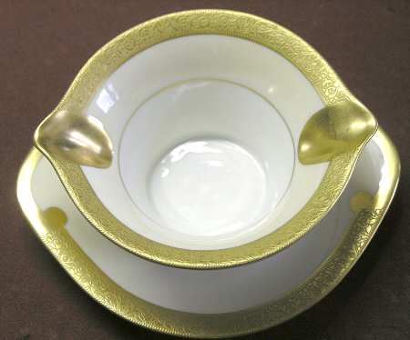 H1448 Gravy Boat with Attached Underplate