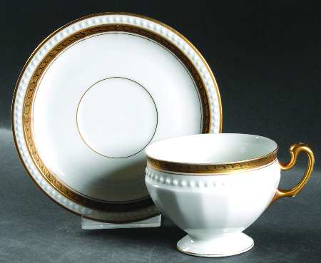 HUT922 Footed Cup & Saucer Set