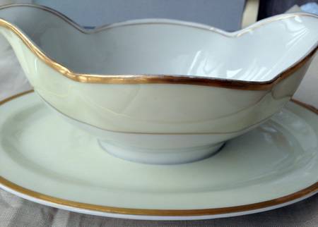 H1469 Gravy Boat with Attached Underplate