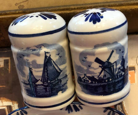 Delfts Blue Individual Salt & Pepper with Tray Set