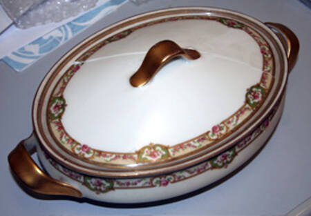 Schleiger 345-1 Oval Covered Vegetable