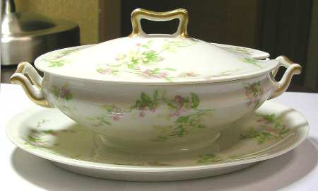 Schleiger 1240-4 Gravy Boat w/Attached Underplate & Lid