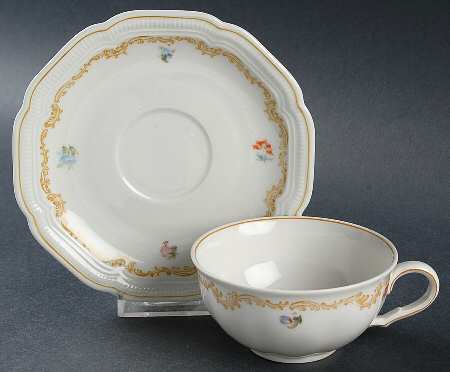 HUT948 Flat Cup & Saucer Set