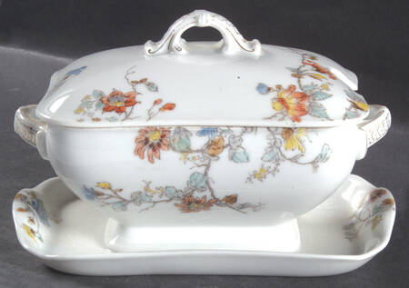 H1552 Gravy Boat w/Attached Underplate & Lid