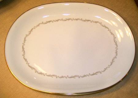 HC688 15" Oval Serving Platter