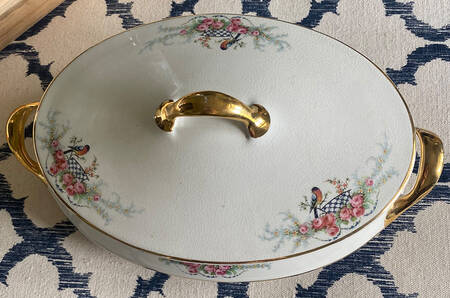 E6904 Oval Covered Vegetable
