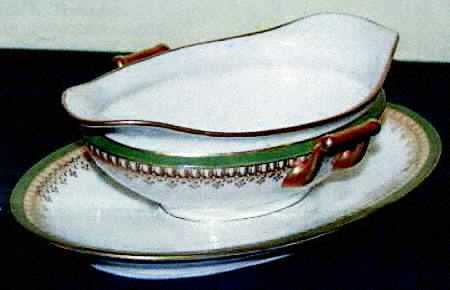 H997 Gravy Boat with Attached Underplate