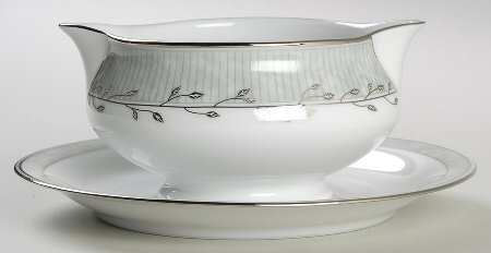Matin De Jade Gravy Boat with Attached Underplate