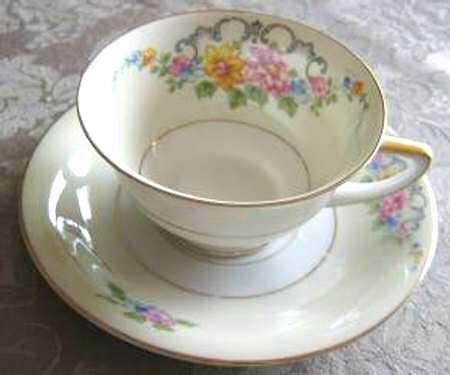 HC704 Footed Cup & Saucer Set