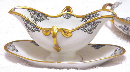HCZ52 Gravy Boat with Attached Underplate