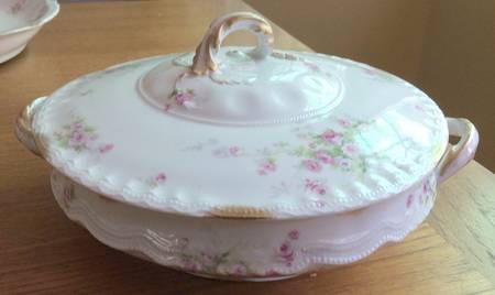 Schleiger 338-3 Oval Covered Vegetable
