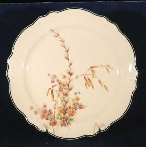 VR394 Luncheon Plate