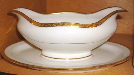 Schleiger 999-1 Gravy Boat with Attached Underplate