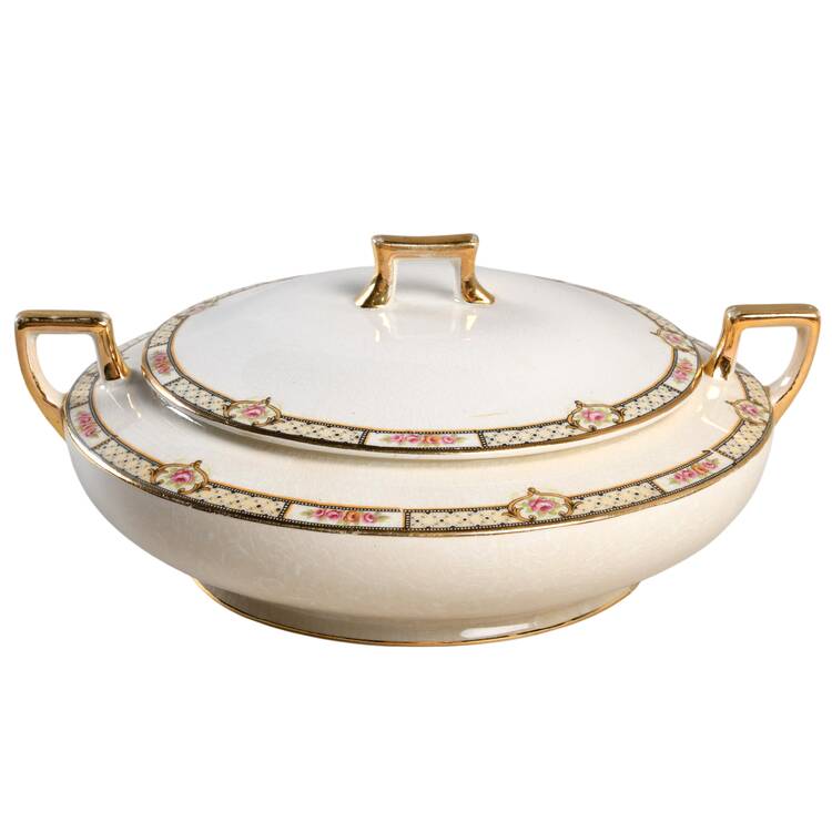 Rose and Lattice (Kwaker) Round Covered Vegetable