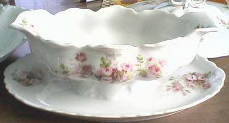HC717 Gravy Boat with Attached Underplate