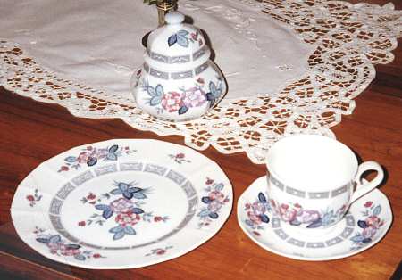 HUT1015 Flat Cup & Saucer Set
