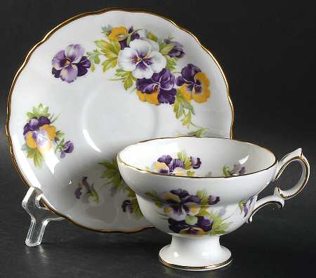 5721 Footed Cup & Saucer Set