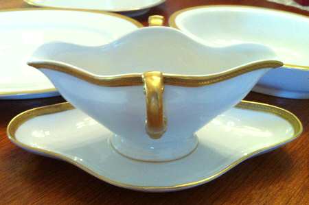 HC723 Gravy Boat with Attached Underplate