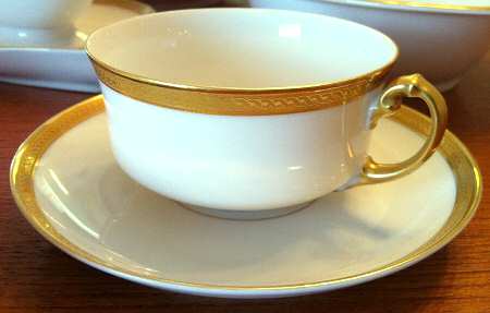 HC723 Flat Cup & Saucer Set