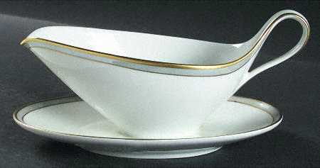 18672 Gravy Boat with Attached Underplate
