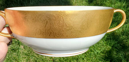 HUT1136 Footed Cream Soup Bowl