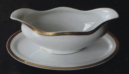 HC225 Gravy Boat with Attached Underplate