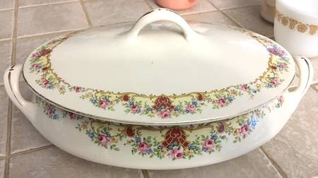 HLC2239 Oval Covered Vegetable