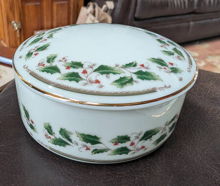 HHD2 (Gold "H" Mark) Round Box & Lid
