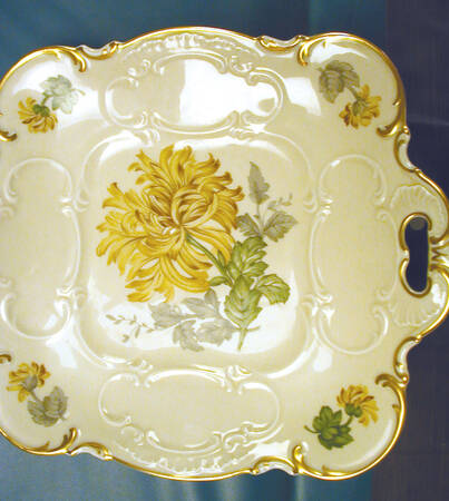 6811 Square Handled Cake Plate