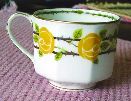 H2402 Footed Cup