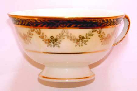 HUT1218 Footed Cup