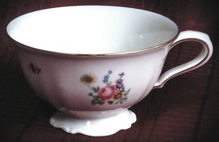 HUT1249 Footed Cup