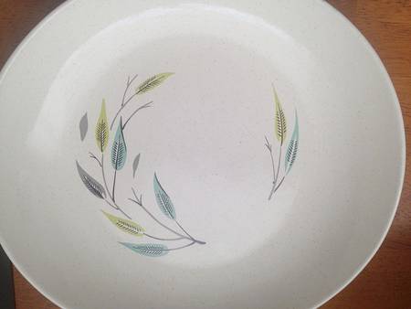 Whispering Leaves 9" Round Vegetable Bowl