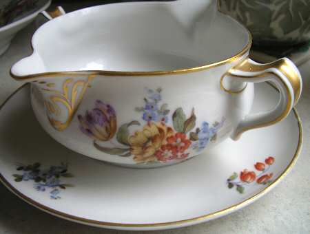 H2580 Gravy Boat with Attached Underplate