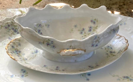 Schleiger 314f Gravy Boat with Attached Underplate