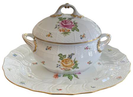 Petit Bouquet de Rose Oval Covered Vegetable