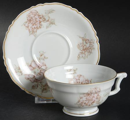 Marcel Footed Cup & Saucer Set