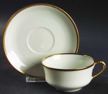 H2668 Flat Cup & Saucer Set