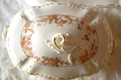H2678 Oval Covered Vegetable