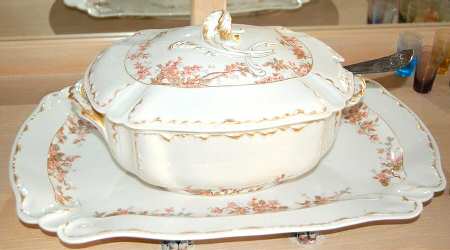 H2678 Tureen &  Lid