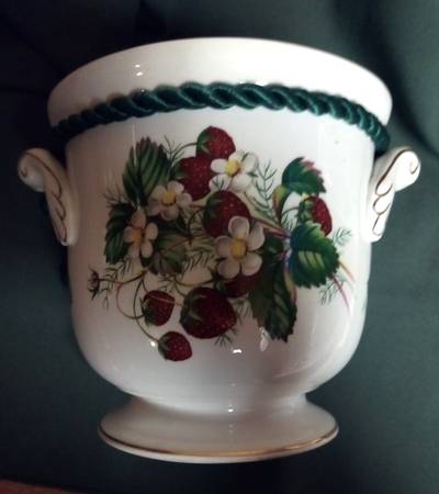 Strawberry Ripe Large Cachepot