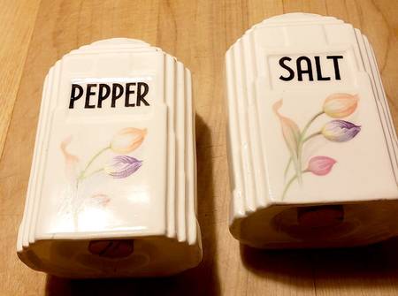 Pastel Tulip (Virginia Shape) Salt & Pepper Set