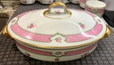 H2765 Oval Covered Vegetable