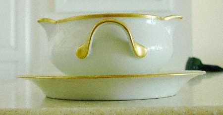 H2775 Gravy Boat with Attached Underplate
