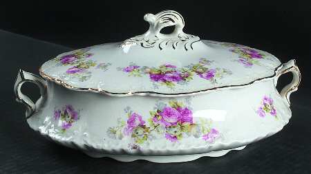 3661 Oval Covered Vegetable