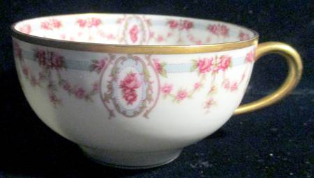 H2869 Footed Cup