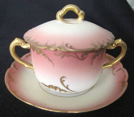 H2886 Flat Bouillon Cup and Saucer with Lid