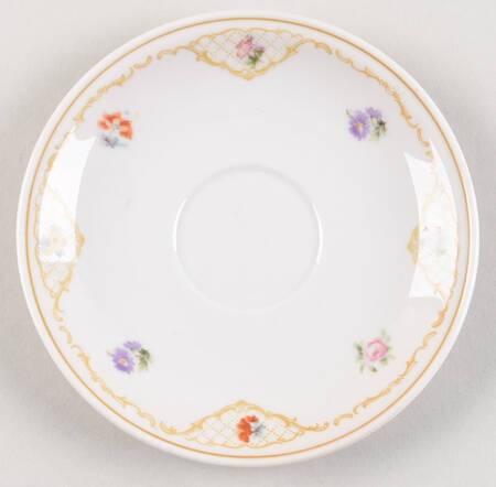 7470 (Cream Background) Saucer