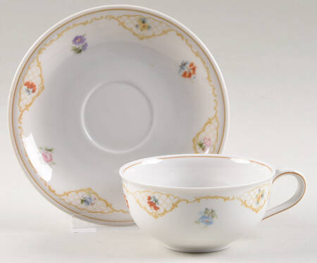 7470 (Cream Background) Flat Cup & Saucer Set