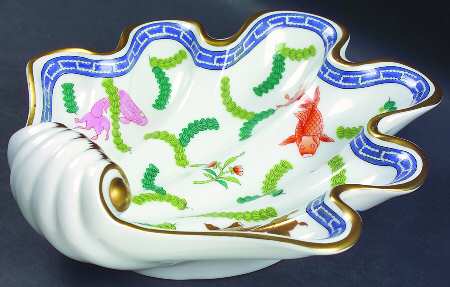 Poisson (PO) (White Background) Large Shell Shaped Dish